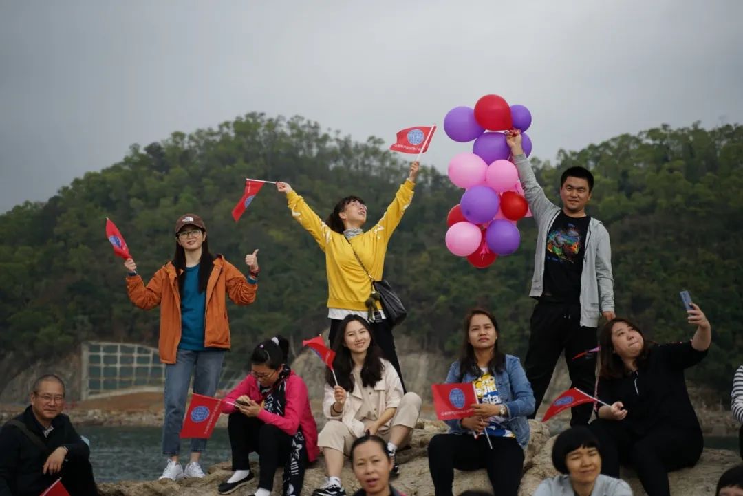 如春風(fēng)、如夏陽，我們溫暖和煦、激情四射！