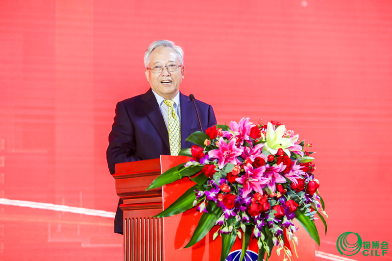 深圳原市委常委、副市長張思平發(fā)表領導致辭。.jpg 深圳原市委常委、副市長張思平發(fā)表領導致辭。.jpg