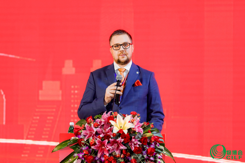 波蘭格但斯克港港務局中國區(qū)首席代表史孟平發(fā)表致賀詞.jpg 波蘭格但斯克港港務局中國區(qū)首席代表史孟平發(fā)表致賀詞.jpg